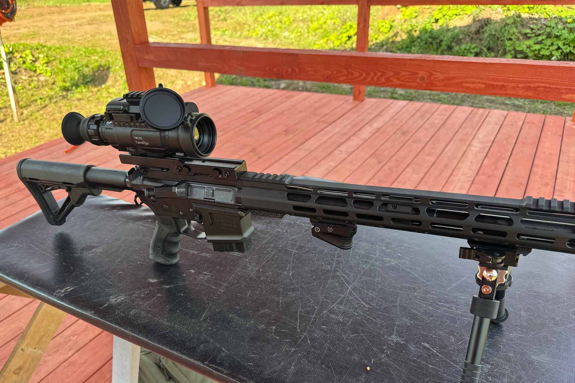 640X512 thermal scope mount on long rifle